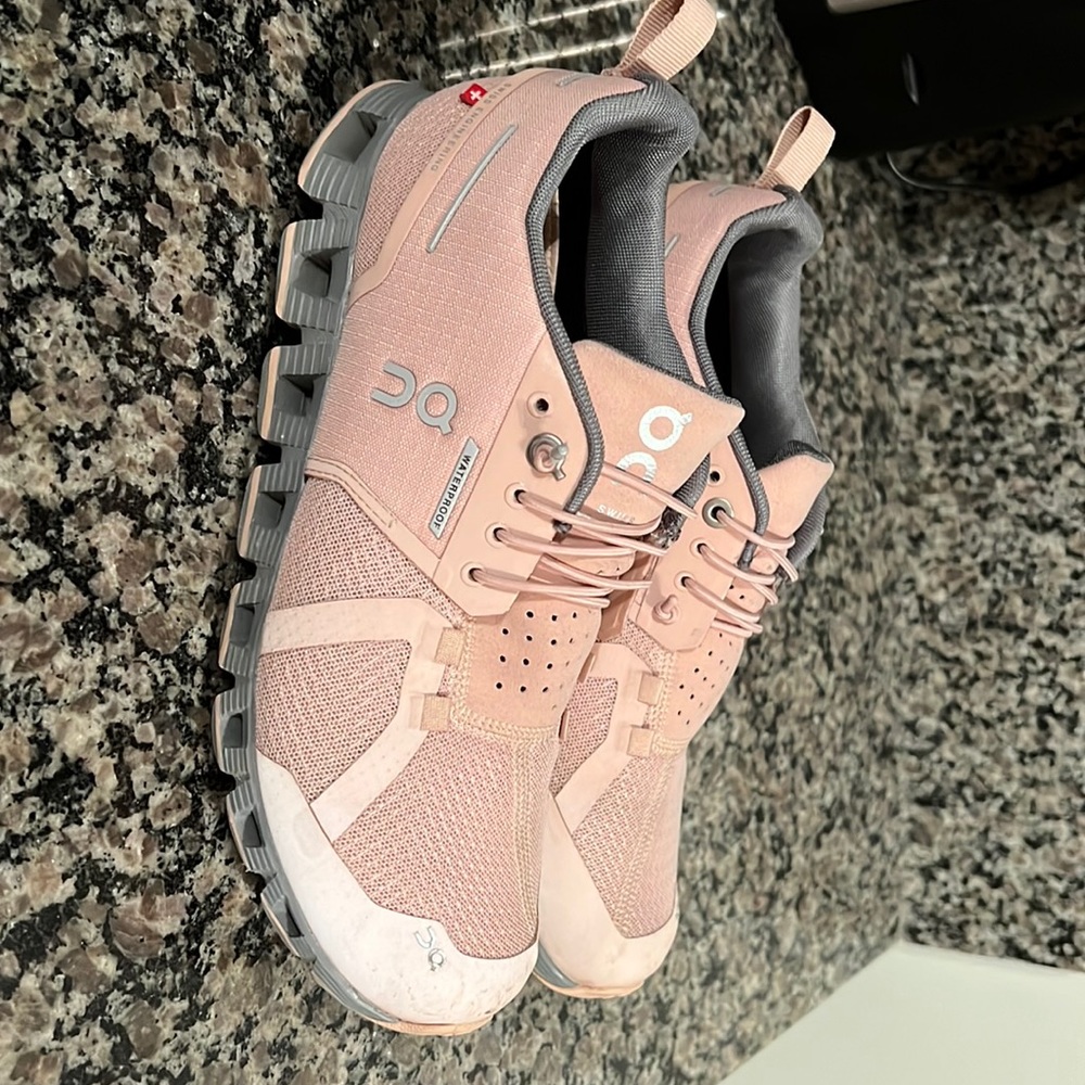 On Cloud Waterproof
Rose | Lunar